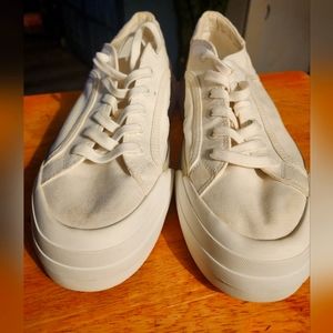 White Shoes 53045